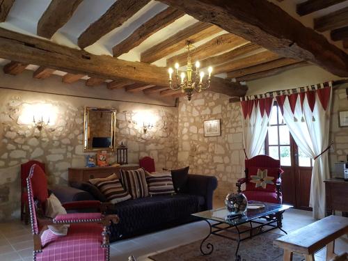Posezení v ubytování Château de Salvert - 4 Gîtes - 32 personnes