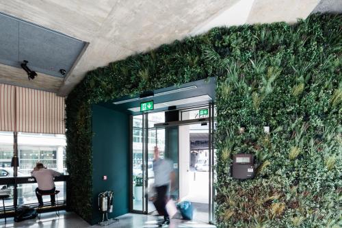 Um restaurante ou outro lugar para comer em Marlin Hotel Stephens Green