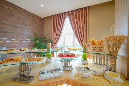 ホテルの敷地内または近くでの食事または食べ物