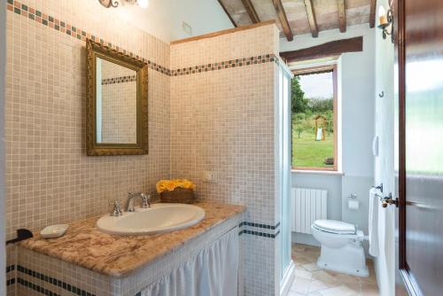 a bathroom with a sink and a toilet at Aurora Agriturismo in San Casciano dei Bagni