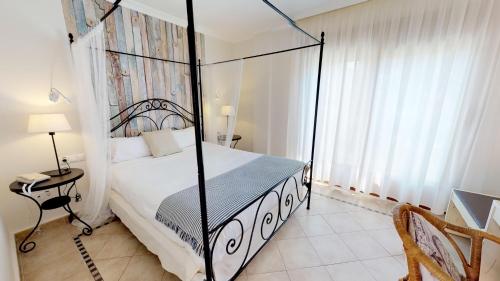 Katil atau katil-katil dalam bilik di Hotel Boutique MR Palau Verd - Adults Only