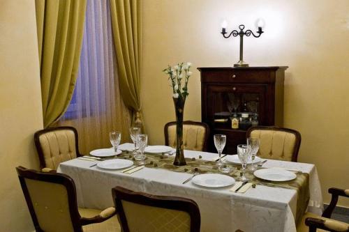 Φωτογραφία από το άλμπουμ του Hotel Maryo στο Πλοέστι