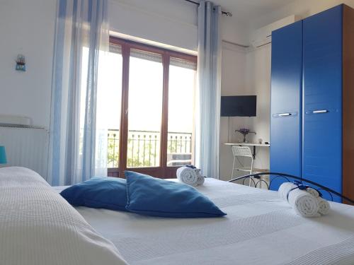 Tempat tidur dalam kamar di B&B Trapani Mare
