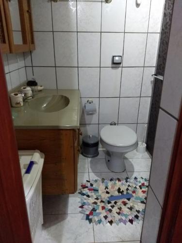 a bathroom with a toilet and a floor littered with confetti at Hospedagem Chalé pousada Chácara Cantinho do Mozão in São Roque