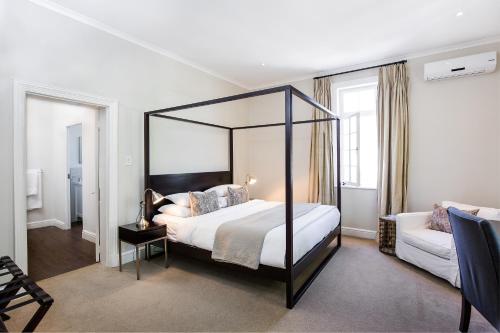 Katil atau katil-katil dalam bilik di River Manor Boutique Hotel by The Living Journey Collection