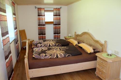 Una cama o camas en una habitación de Woidhaisl