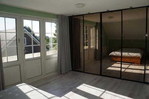 Galeriebild der Unterkunft Groot familiehuis voor 6 personen in landelijke, rustige omgeving in Breezand