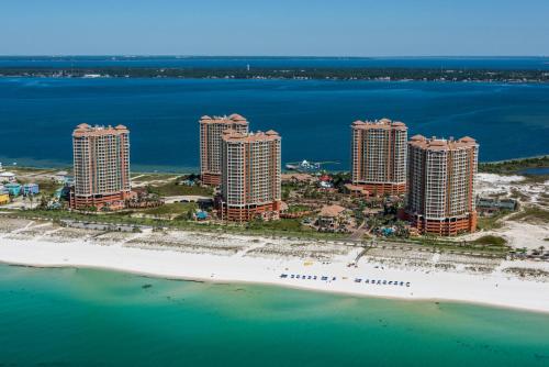 una vista aerea di un resort sulla spiaggia di Portofino Tower 1-903 Beachfront Sunset Views a Pensacola Beach