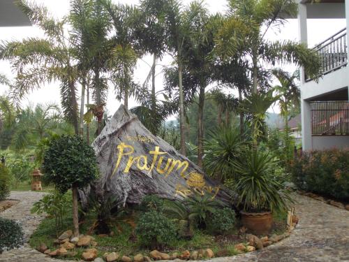 Gallery image of Pratum Resort in Khao Lak