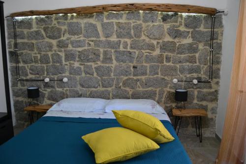 Foto dalla galleria di Borgo Marinaro La Medusa Arbatax - camera matrimoniale con bagno privato a Àrbatax