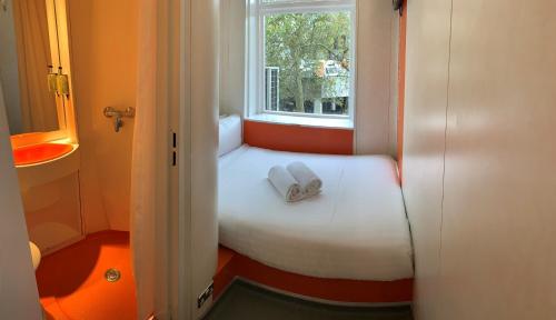 Bilik mandi di easyHotel South Kensington