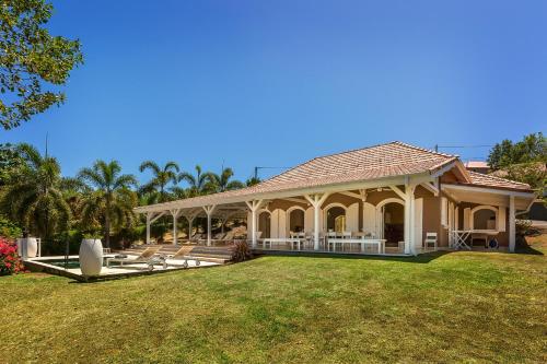Galeriebild der Unterkunft Villa Cerisier piscine et vue imprenable sur la mer in Le François