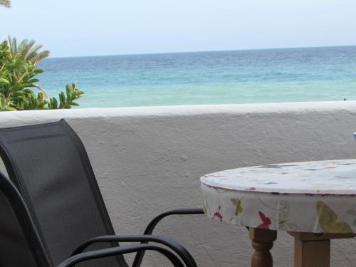 a table and chairs on the beach with the ocean at MOJACAR HOME AND BEACH in Mojácar