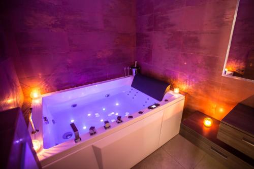 Ảnh trong thư viện ảnh của Residence du Louvre - Apartments - Prime location Palais & Croisette - Luxury Stay by LRA Cannes ở Cannes