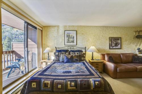 Χώρος καθιστικού στο Cedar Lodge 309