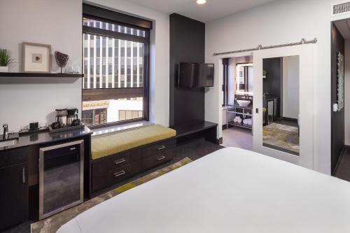 Ein Bett oder Betten in einem Zimmer der Unterkunft Hotel On Phillips