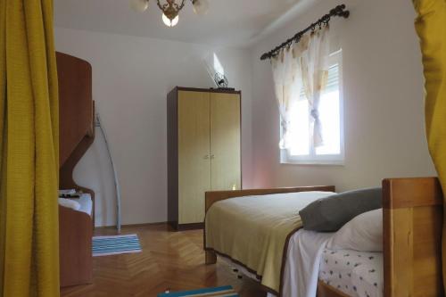 Ένα ή περισσότερα κρεβάτια σε δωμάτιο στο Apartments Marin - 100m from the beach with parking