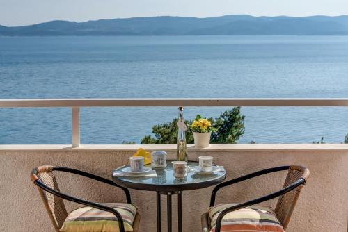 Apartment Tajči - near pebble beach