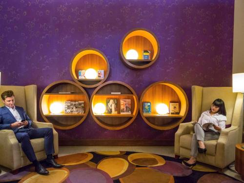 Posezení v ubytování Novotel Suites Mall Avenue Dubai