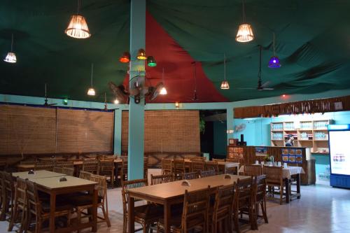 Εστιατόριο ή άλλο μέρος για φαγητό στο Blue Bird Resort