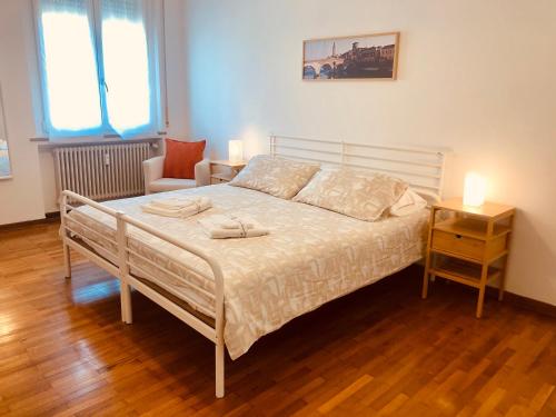 a bedroom with a bed and a table with a chair at Lund Home in Verona