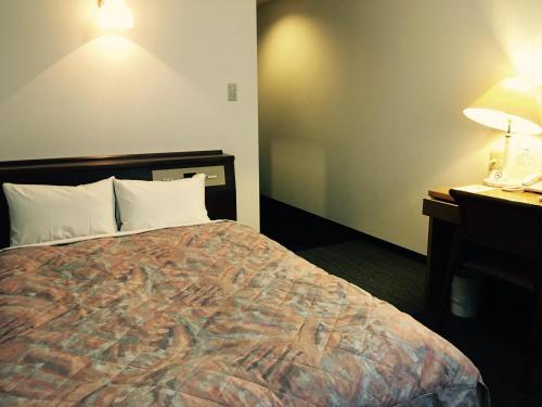 Katil atau katil-katil dalam bilik di Garden Hotel Matsumoto