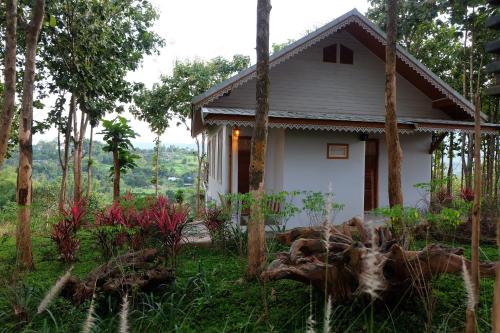 a house in the middle of a forest at One khaokho homestay in Khao Kho