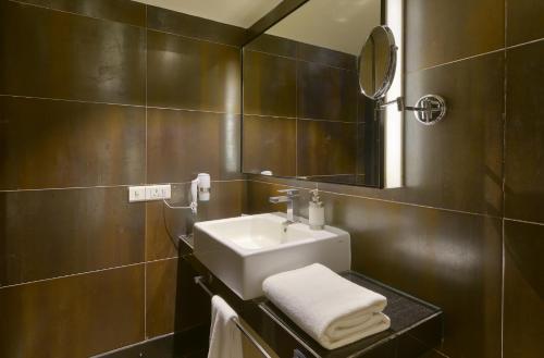 Koupelna v ubytování Davanam Sarovar Portico Suites