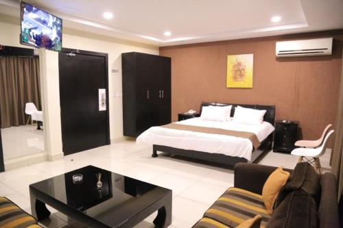 a hotel room with a bed and a tv at LAVIDA in Abidjan
