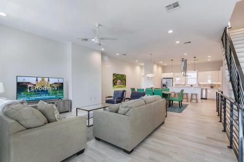 Private Townhouse in a Secure Location