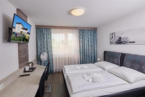 
Ein Bett oder Betten in einem Zimmer der Unterkunft Hotel Ganslhof
