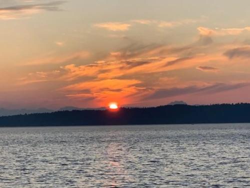 Amazing Sunsets At 3Br Home Over The Puget Sound Home