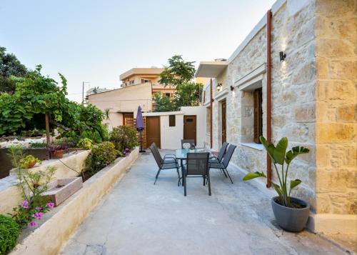 Michalis Stonehouse with Parking