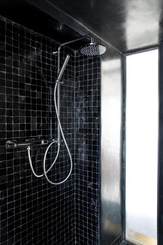 Ein Badezimmer in der Unterkunft Suite Azur Hotel