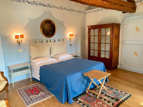 A bed or beds in a room at Villa Belforte