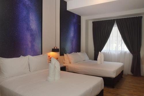 Postel nebo postele na pokoji v ubytování De Luna Hotel Sri Petaling
