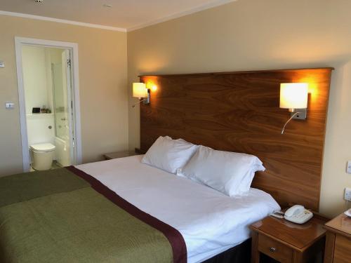 Postel nebo postele na pokoji v ubytování Malvina House Hotel