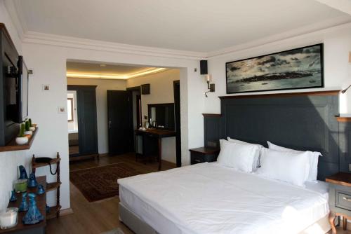 Ένα ή περισσότερα κρεβάτια σε δωμάτιο στο Blue Tuana Hotel Old City