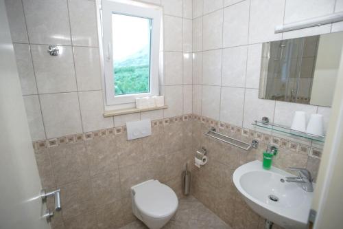 Koupelna v ubytování Apart-pansion Promajna