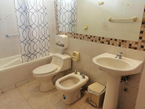 Koupelna v ubytování Hostal Perla Real Inn