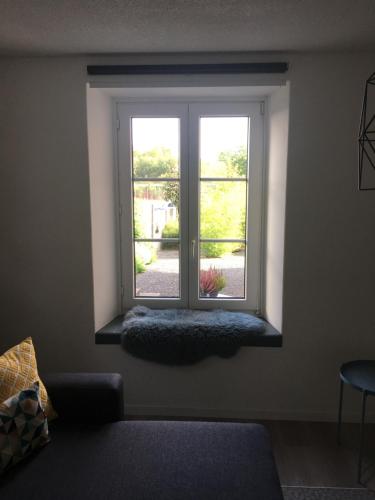 a window in a living room with a window seat at Bleu Bambou in Hauterive