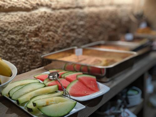 ホテルの敷地内または近くでの食事または食べ物