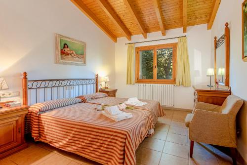 Postel nebo postele na pokoji v ubytování Villa Can Bajoca By homevillas360