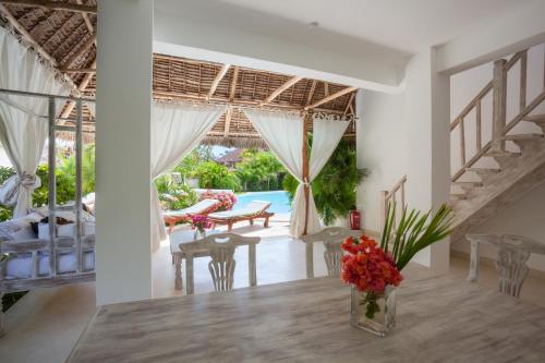 Κήπος έξω από το Swordfish Villas