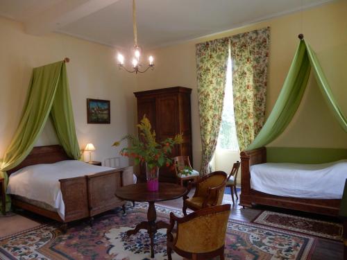 Krevet ili kreveti u jedinici u objektu Chambres d'hôtes & Gîtes du Château de Grand Rullecourt