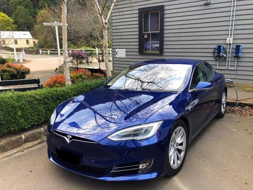 a blue car parked in front of a house at Walhalla's Star Hotel in Walhalla
