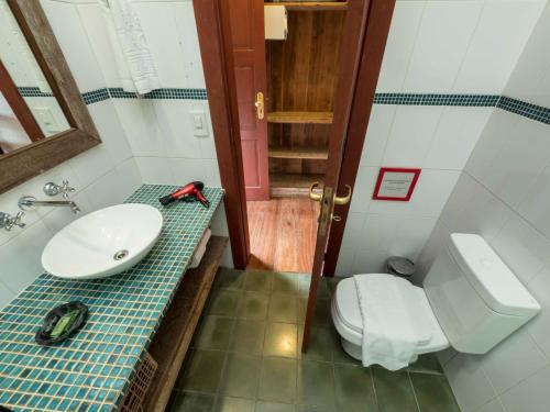 Vonios kambarys apgyvendinimo įstaigoje Pousada Casa da Lagoa
