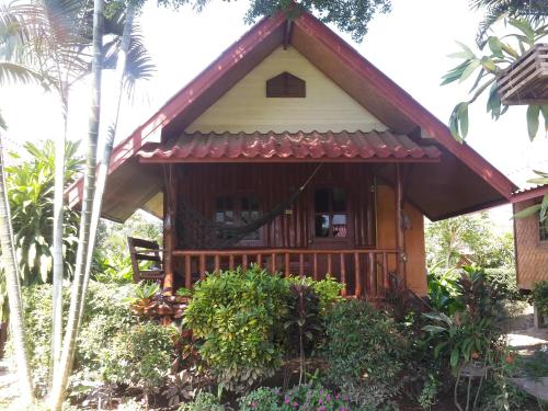 a small house in the middle of some trees at Phu View Guesthouse in Pai