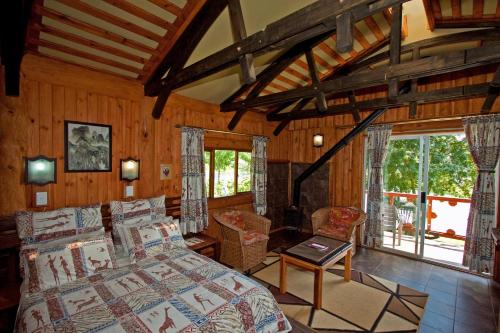 Ένα ή περισσότερα κρεβάτια σε δωμάτιο στο Rainbow Lodge