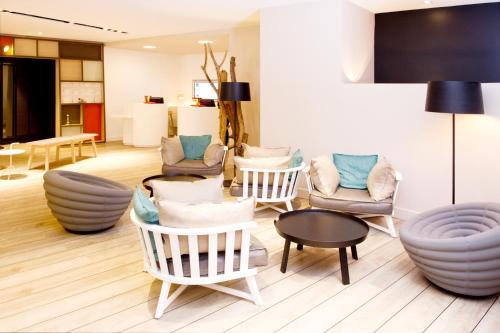 a living room with chairs and a table at Novotel Marseille Centre Prado Vélodrome in Marseille